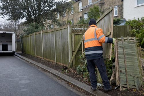 Fence panel removal in London